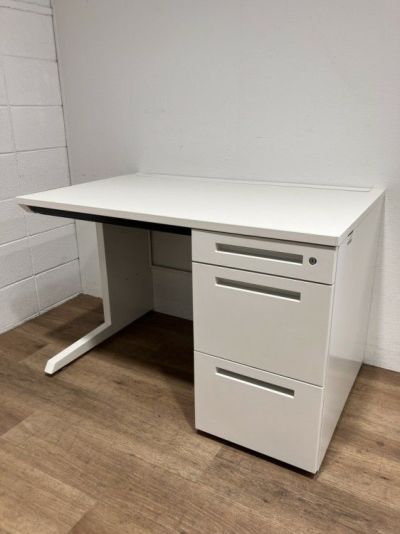 イトーキCZRシリーズ 1100片袖デスク 商品画像1