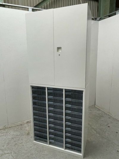 オカムラレクトラインシリーズ 両開きクリアトレー上下書庫 商品画像1