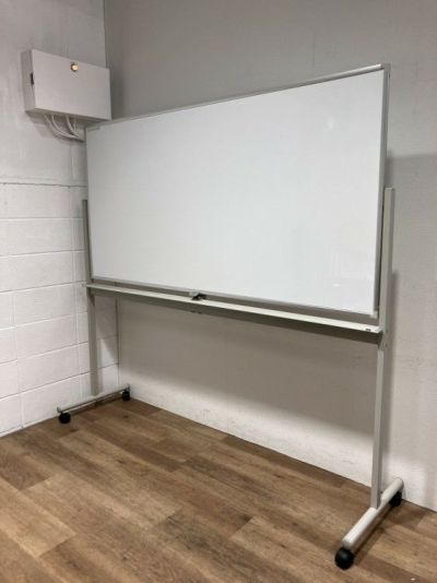 ウチダ（内田洋行）1800脚付ホワイトボード 商品画像1