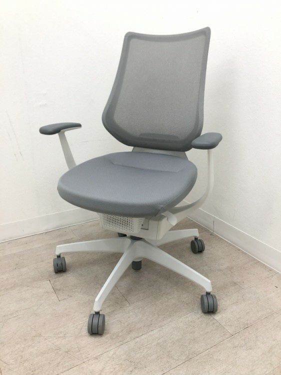 コクヨing(イング)チェア 固定肘付イングチェア 商品画像1