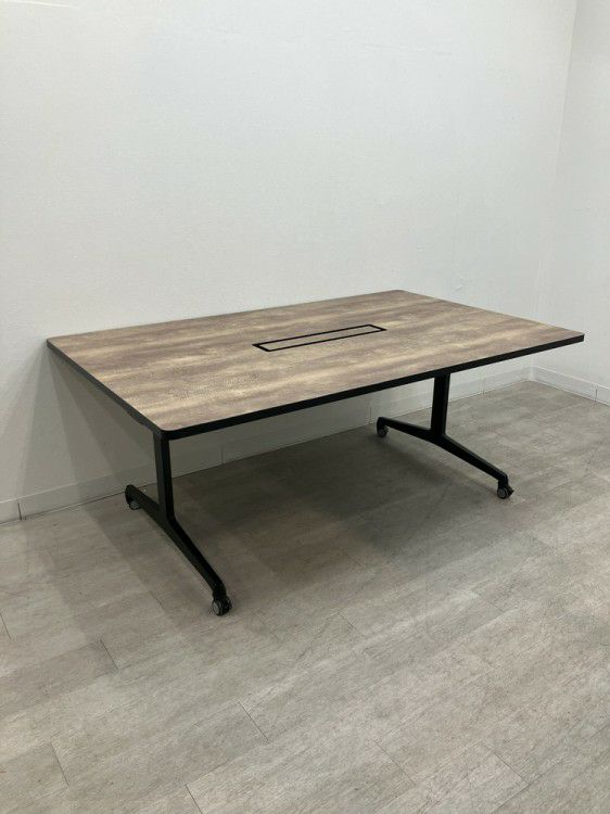 オカムラ81F7シリーズ 1800ミーティングテーブル 商品画像1