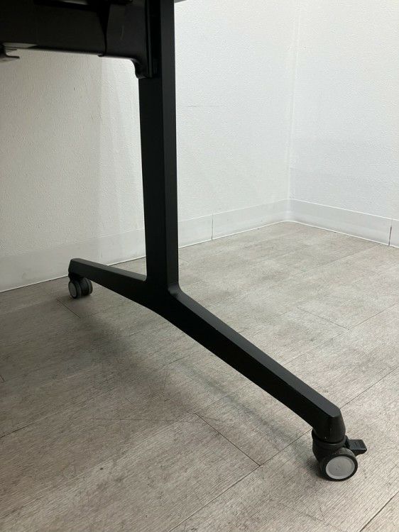 オカムラ81F7シリーズ 1800ミーティングテーブル 商品画像11