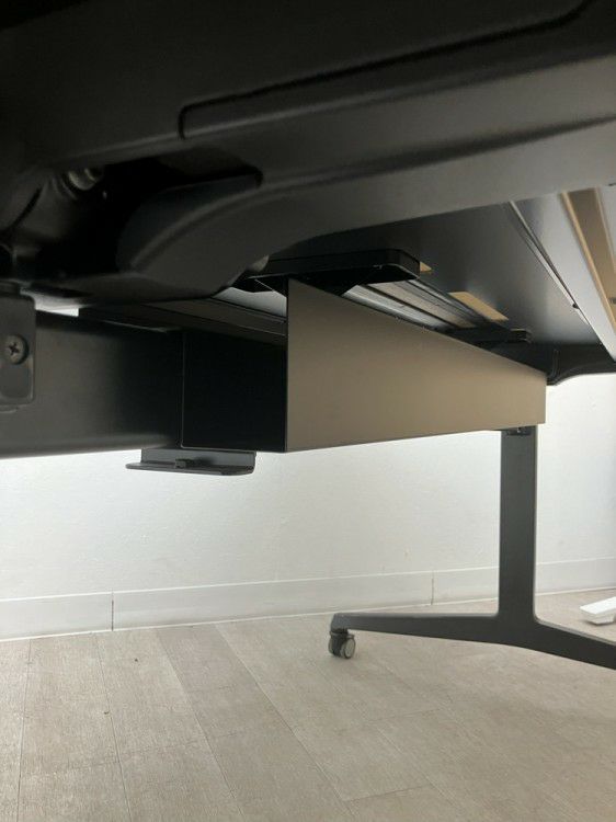 オカムラ81F7シリーズ 1800ミーティングテーブル 商品画像14