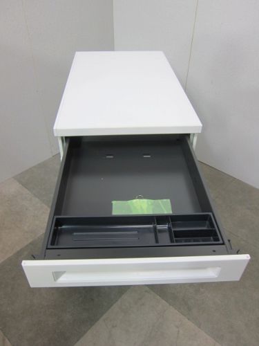 オカムラADVANCE（アドバンス）シリーズ 3段脇机 商品画像3