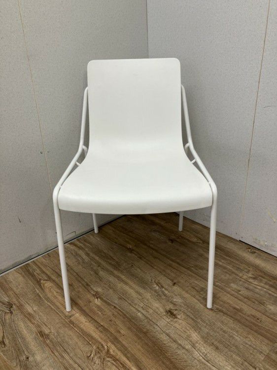 コクヨデイズオフィス オフセットフレームシリーズ スタッキングチェア 商品画像2