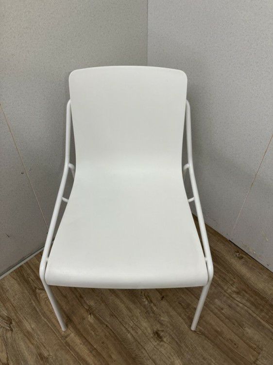 コクヨデイズオフィス オフセットフレームシリーズ スタッキングチェア 商品画像3