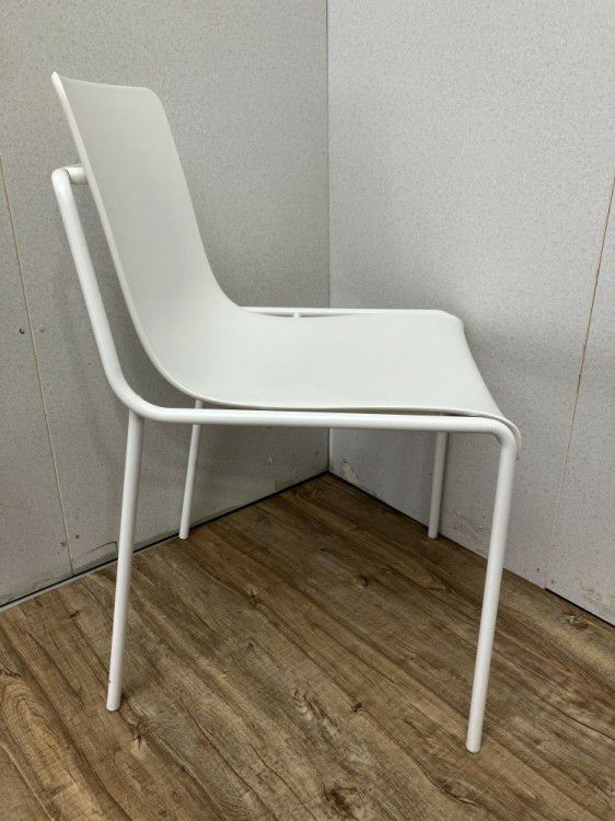 コクヨデイズオフィス オフセットフレームシリーズ スタッキングチェア 商品画像4