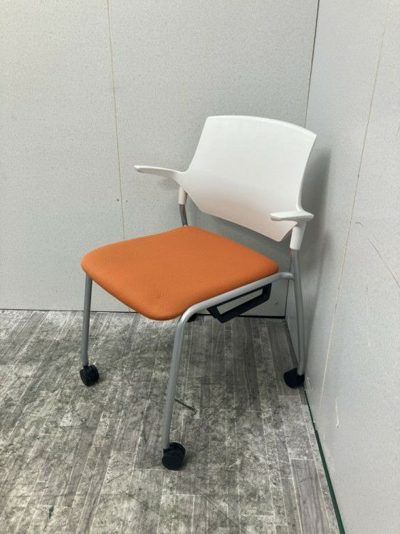 イトーキstenza(ステンザ)シリーズ 肘付ステンザチェア 商品画像1