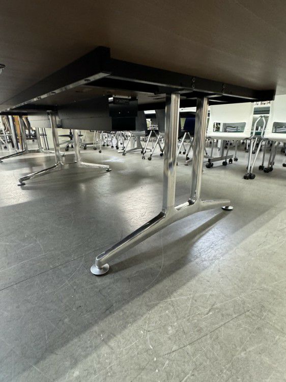 コクヨWT-200シリーズ 4000ミーティングテーブル 商品画像9