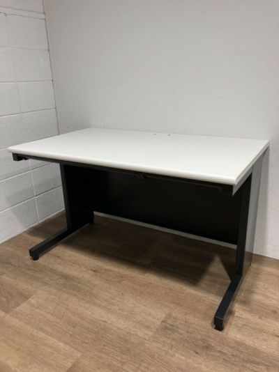 プラスフラットラインシリーズ 1200平デスク 商品画像1