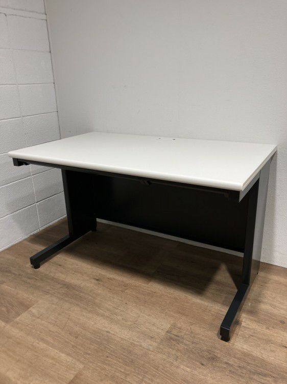 プラスフラットラインシリーズ 1200平デスク 商品画像1