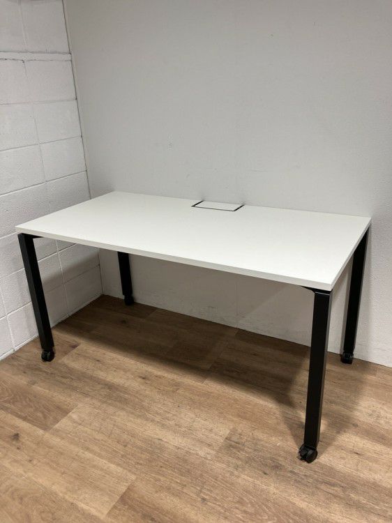 コクヨワークフィットシリーズ 1400平デスク 商品画像1