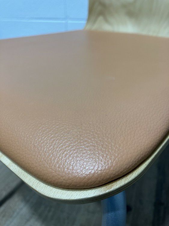 コクヨビスキオシリーズ スタッキングチェア4脚セット 商品画像4