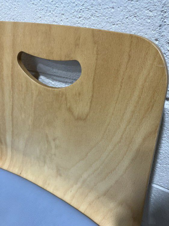 コクヨビスキオシリーズ スタッキングチェア4脚セット 商品画像3