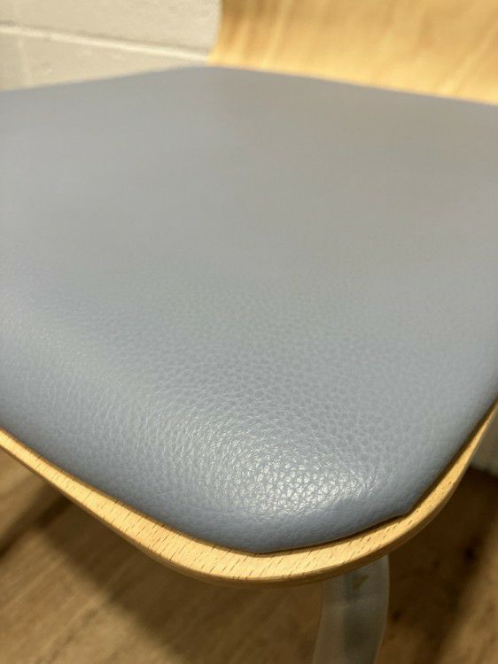 コクヨビスキオシリーズ スタッキングチェア4脚セット 商品画像4