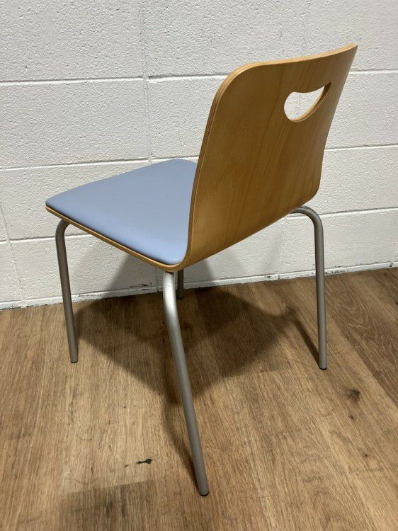 コクヨビスキオシリーズ スタッキングチェア4脚セット 商品画像5