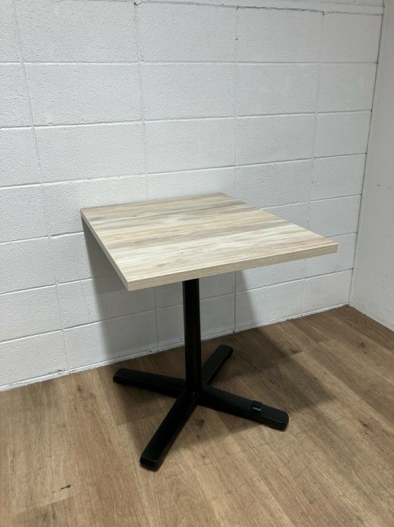 オカムラライブスシリーズ 角テーブル 商品画像1