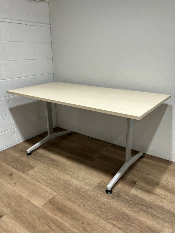 コクヨJUTO（ジュート）シリーズ ミーティングテーブル 商品画像1