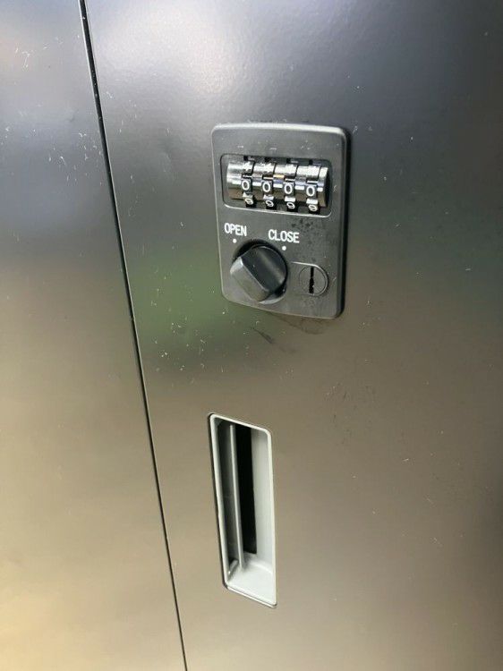 オカムラVILLAGE(ビラージュ)シリーズ ダイヤル式天板付両開き書庫 商品画像5