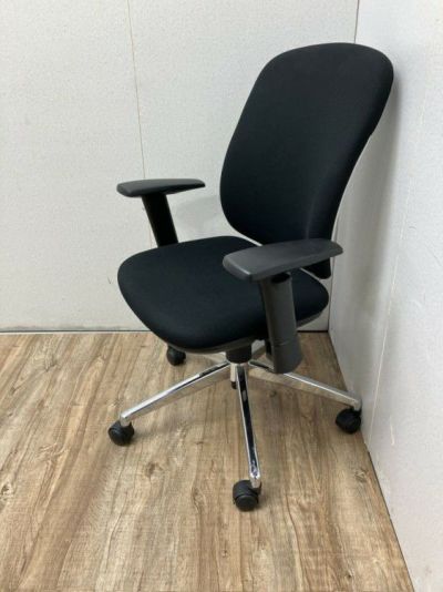 プラス可動肘付プリセアチェア 商品画像1