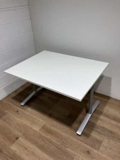 コクヨビエナ（VIENA）シリーズ ミーティングテーブル 商品画像1