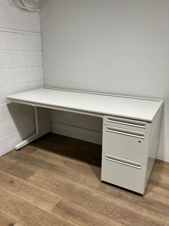 プラスUS-1Sシリーズ 1600片袖デスク 商品画像1