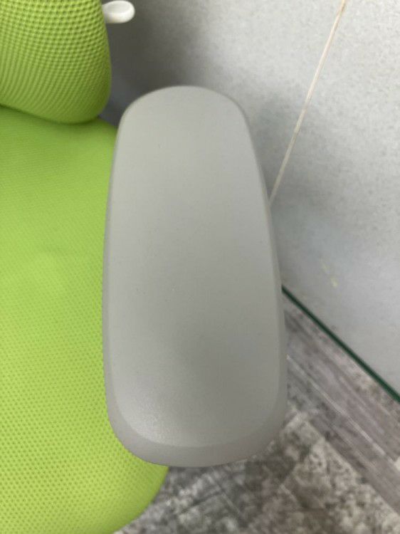 オカムラSylphy(シルフィー)チェア 固定肘付シルフィーチェア 商品画像4