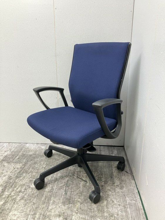 オカムラESCUDO(エスクード)チェア 固定肘付エスクードチェア 商品画像1