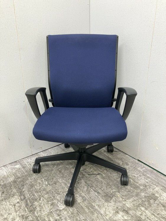 オカムラESCUDO(エスクード)チェア 固定肘付エスクードチェア 商品画像2