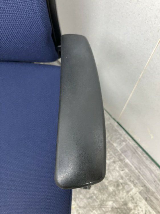 オカムラESCUDO(エスクード)チェア 固定肘付エスクードチェア 商品画像4