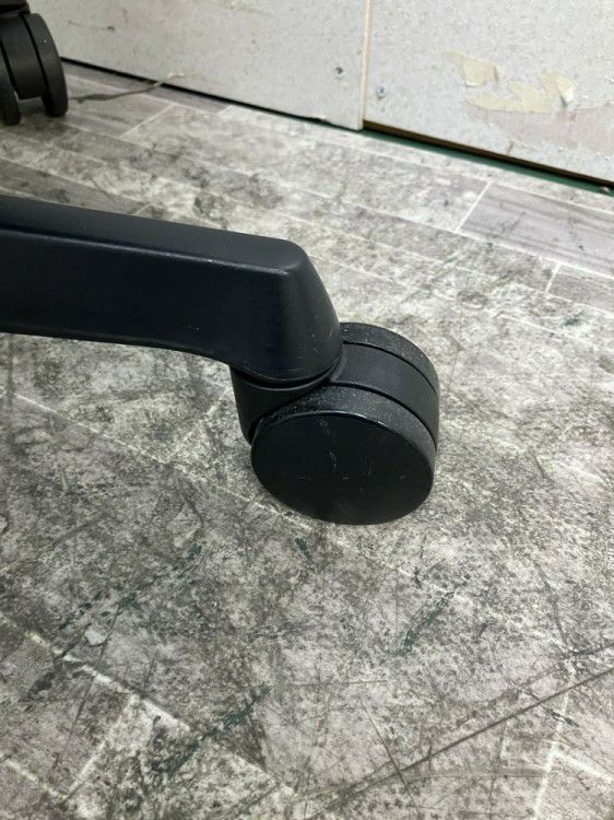 オカムラESCUDO(エスクード)チェア 固定肘付エスクードチェア 商品画像6