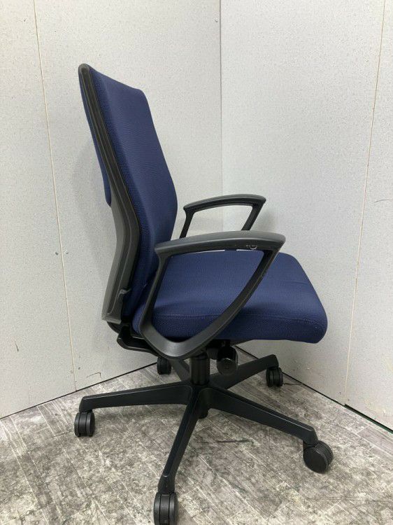 オカムラESCUDO(エスクード)チェア 固定肘付エスクードチェア 商品画像7