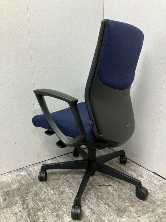 オカムラESCUDO(エスクード)チェア 固定肘付エスクードチェア 商品画像9