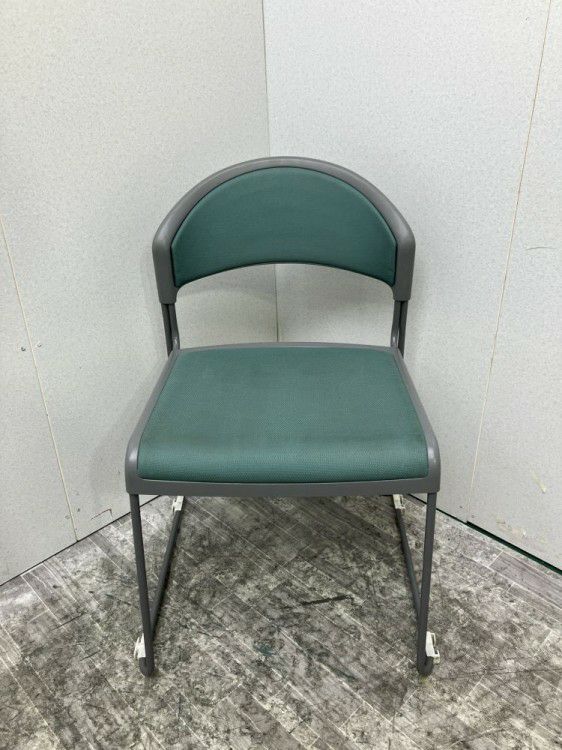 ウチダ（内田洋行）スタッキングチェア 商品画像2