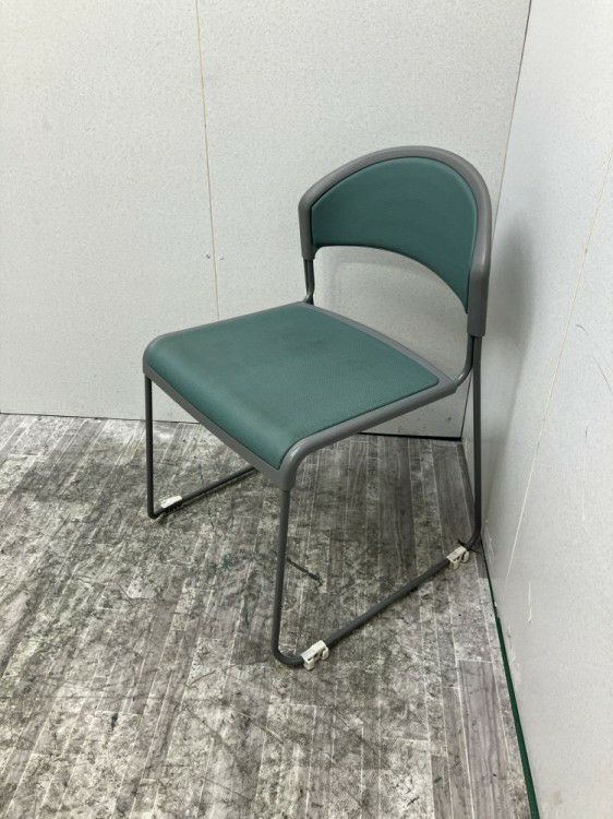 ウチダ（内田洋行）スタッキングチェア 商品画像1