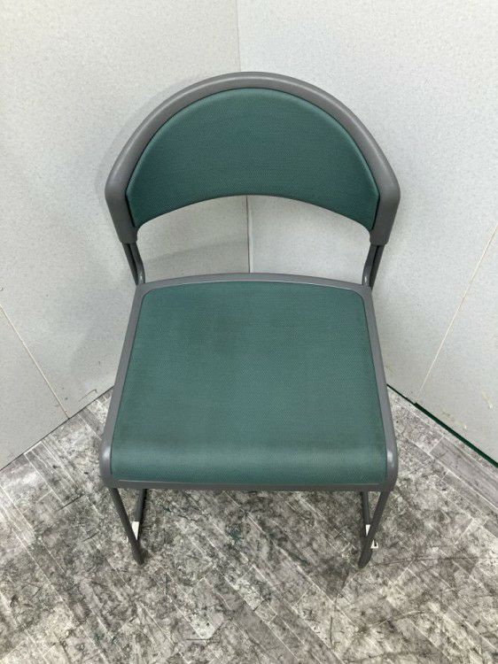 ウチダ（内田洋行）スタッキングチェア 商品画像3