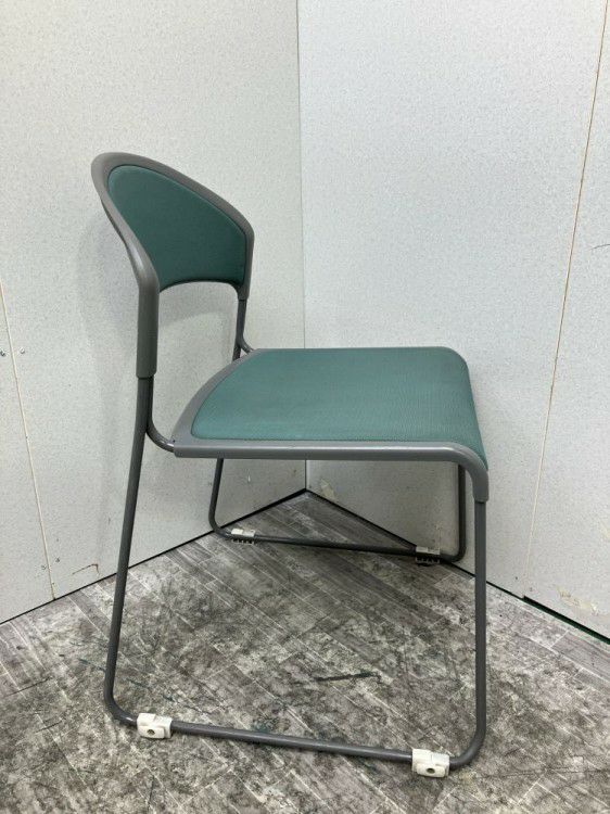 ウチダ（内田洋行）スタッキングチェア 商品画像4