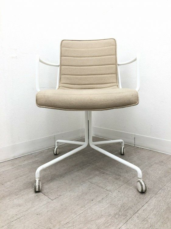 コクヨデイズオフィス オフセットフレームシリーズ ミーティングチェア 商品画像3