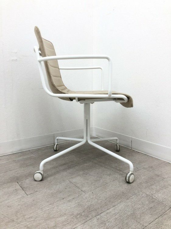 コクヨデイズオフィス オフセットフレームシリーズ ミーティングチェア 商品画像6