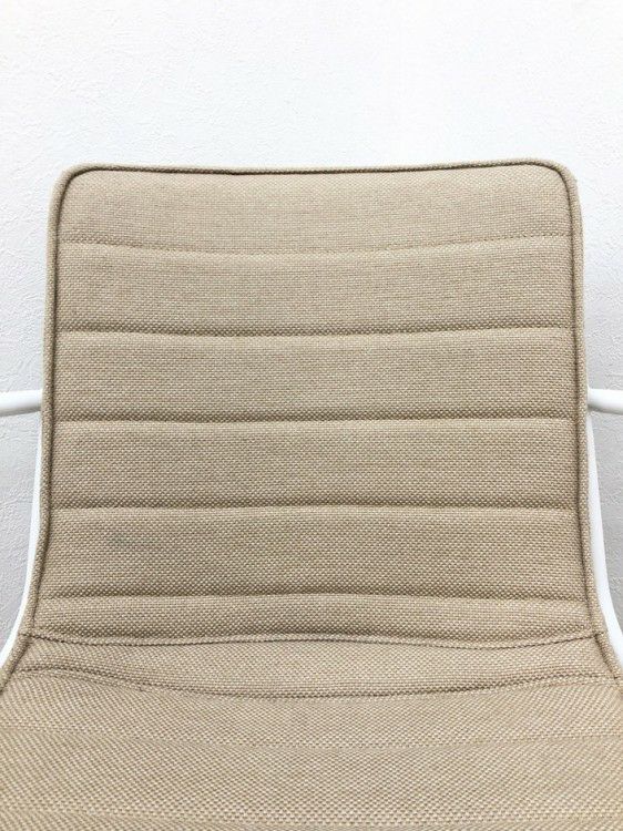 コクヨデイズオフィス オフセットフレームシリーズ ミーティングチェア 商品画像8