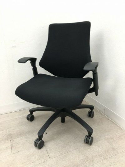 イトーキf(エフチェア)シリーズ 可動肘付エフチェア 商品画像1