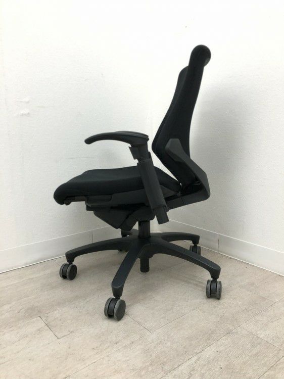 イトーキf(エフチェア)シリーズ 可動肘付エフチェア 商品画像3