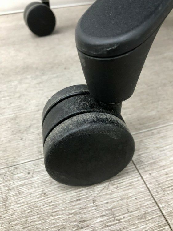 イトーキf(エフチェア)シリーズ 可動肘付エフチェア 商品画像7