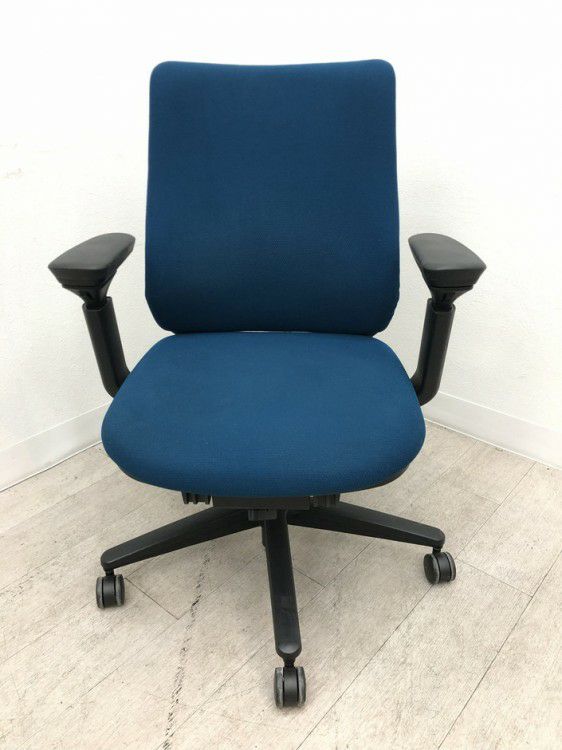 コクヨミトラチェア 可動肘付ミトラチェア 商品画像2