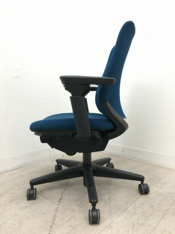 コクヨミトラチェア 可動肘付ミトラチェア 商品画像4