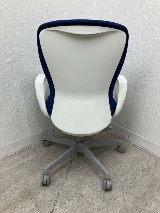 オカムラsulato(スラート)シリーズ 固定肘付スラートチェア 商品画像4