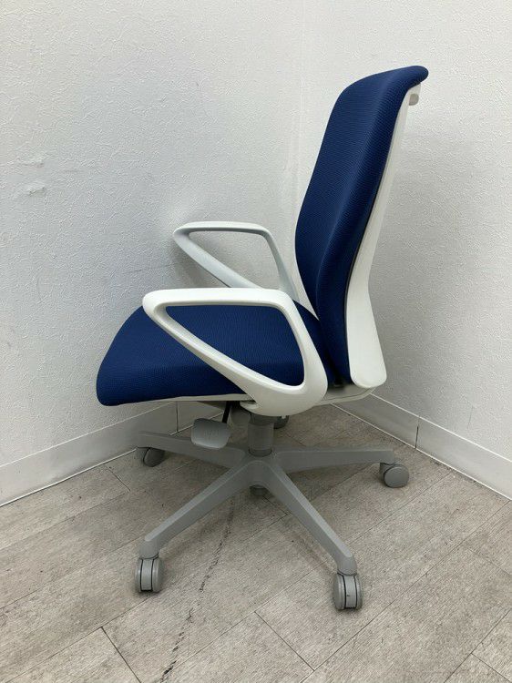 オカムラsulato(スラート)シリーズ 固定肘付スラートチェア 商品画像5