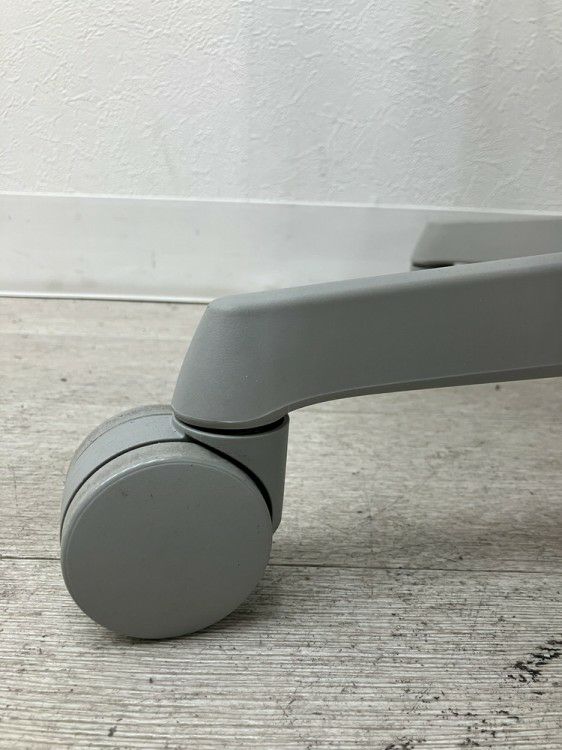 オカムラsulato(スラート)シリーズ 固定肘付スラートチェア 商品画像8