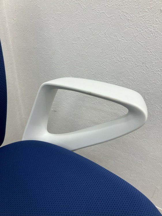 オカムラsulato(スラート)シリーズ 固定肘付スラートチェア 商品画像9