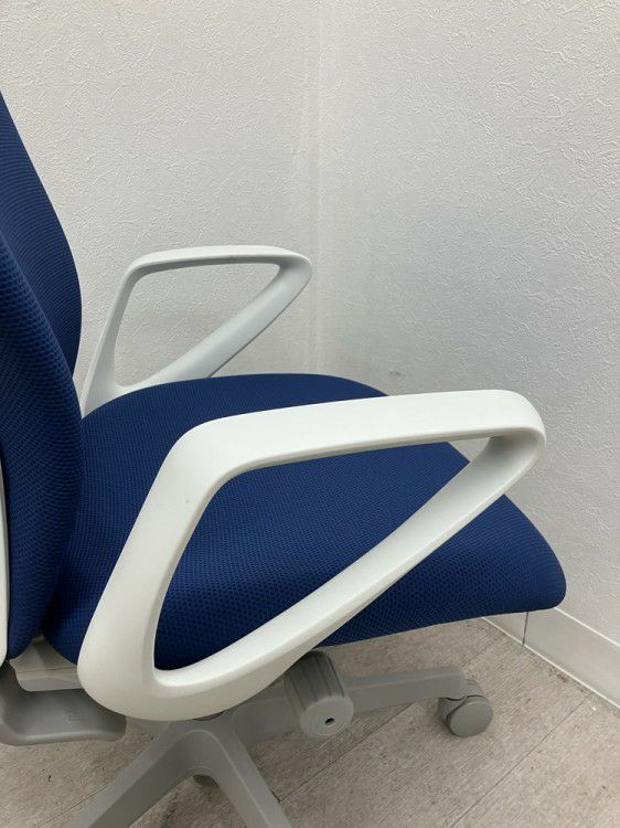 オカムラsulato(スラート)シリーズ 固定肘付スラートチェア 商品画像11